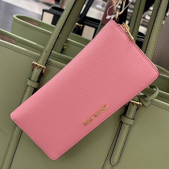 MICHAEL KORS JST
Leather Continental Wristlet Phone Case Wallet
Carnation
NWT - Picture 5 of 16